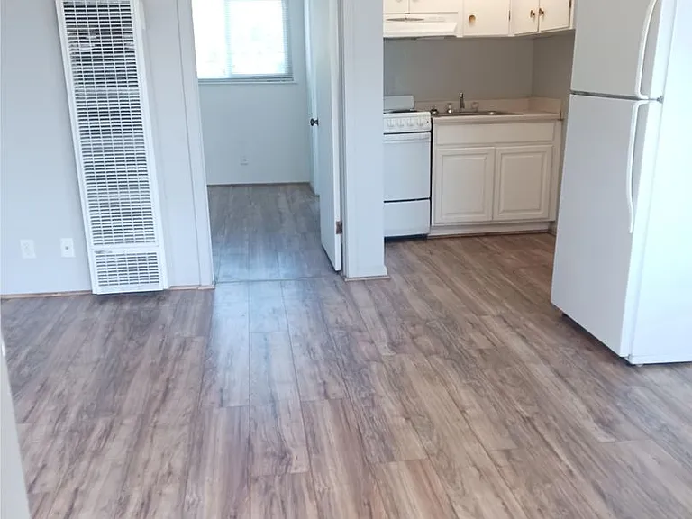 210 Locust St — Photo 15