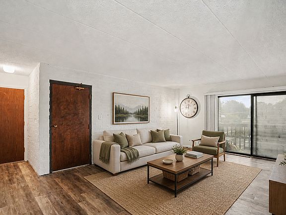 3rd image of 1619 Richmond Cir Unit 205
