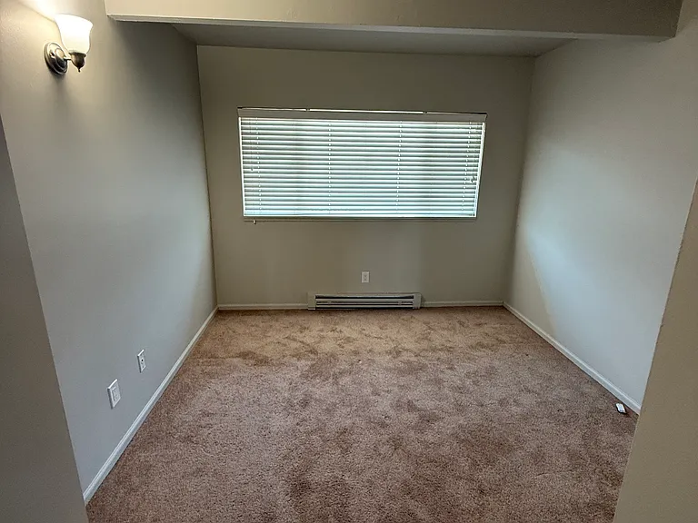 Hall Court Apartments — Photo 14