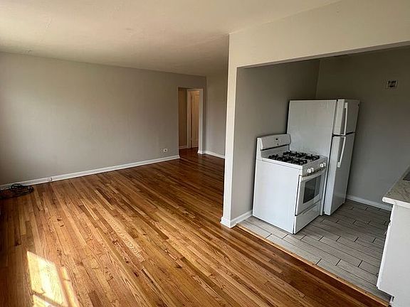 2nd image of 1475 N Cherry St #305
