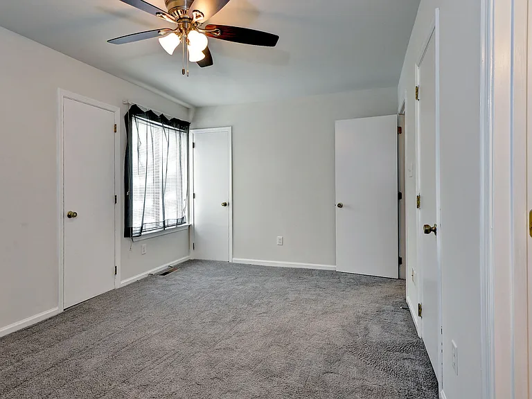 1007 N Green Dr — Photo 9