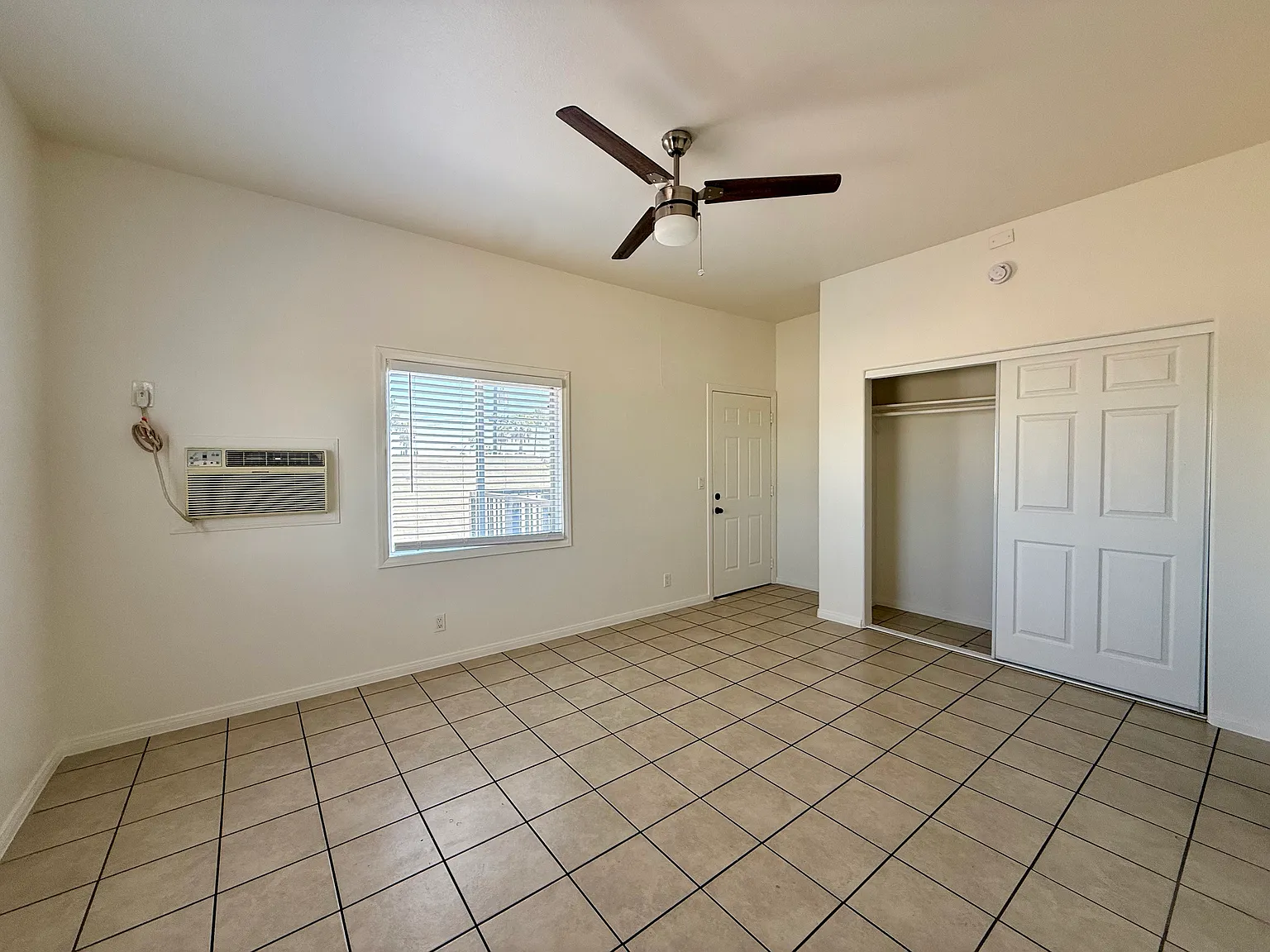 Studio, 500 sqft, $1,395 — Photo 3