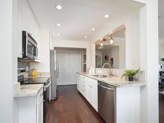 3rd image of 1110 Bayswater Ave APT 301