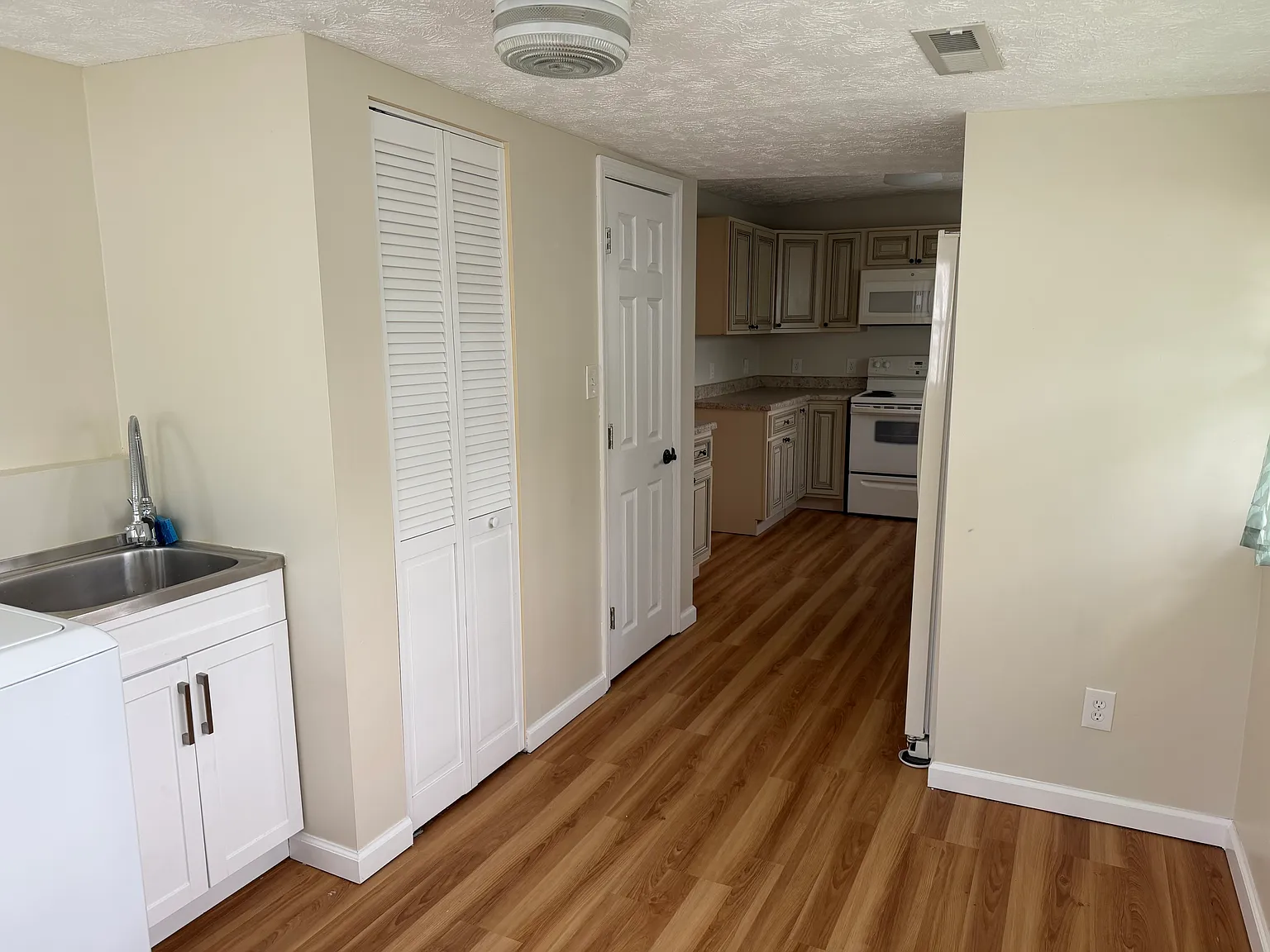 2 bed, 950 sqft, $1,400 — Photo 4