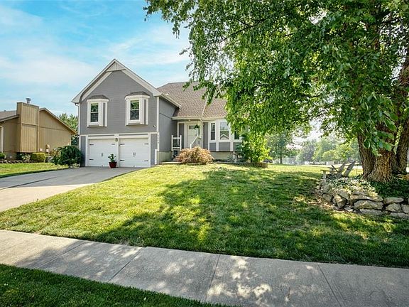 3rd image of 1009 SE Talonia Dr