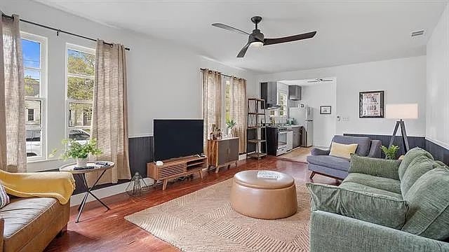 2 bed, 1.0 bath, 900 sqft, $1,800 — Photo 2