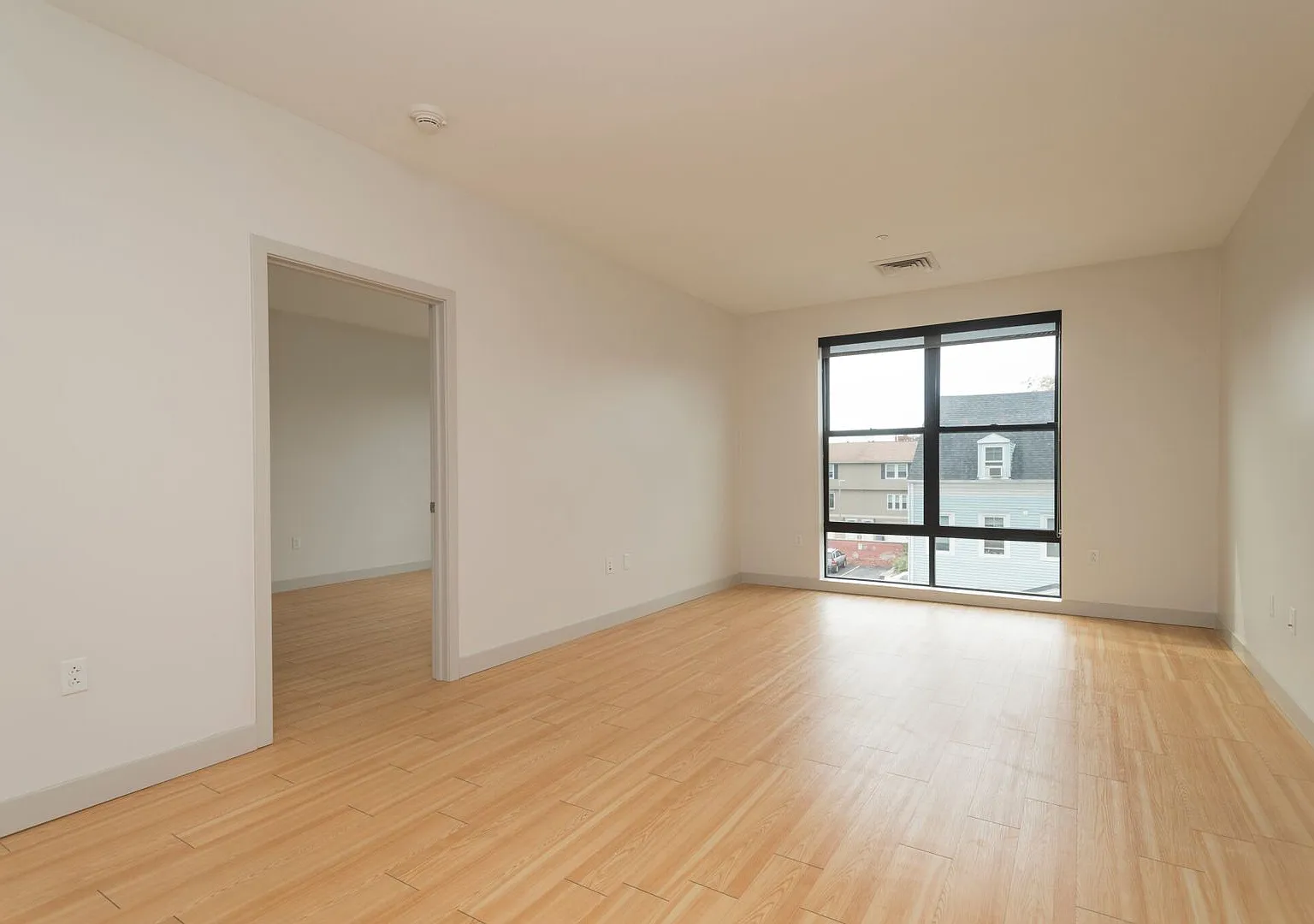 Top-notch BU Apt. UNIQUE. 9/1/26! — Photo 1