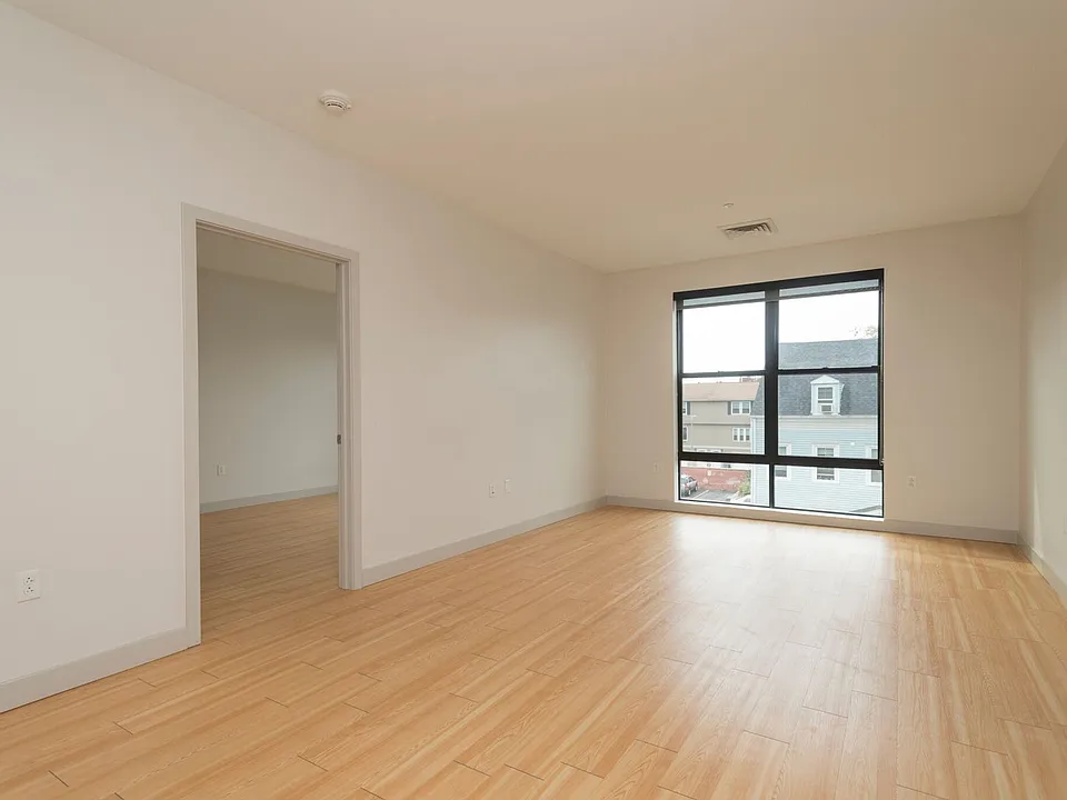 1000 Commonwealth Ave #3V