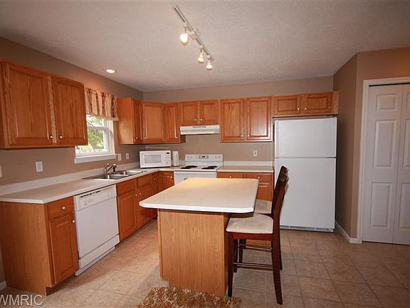 4th image of 552 Sarah St