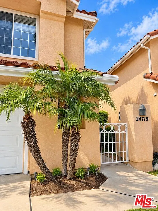 24719 Calle Largo