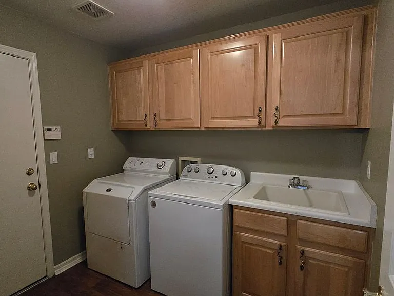 8244 W Gilmore Ave — Photo 24