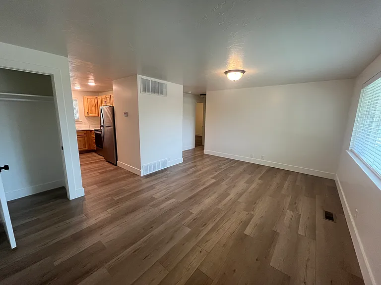 193 N 130 E #193 — Photo 2