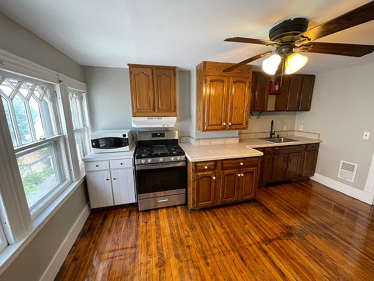 19 Woodland St #3 — Photo 9