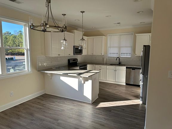 5th image of 296 Stoneledge Dr
