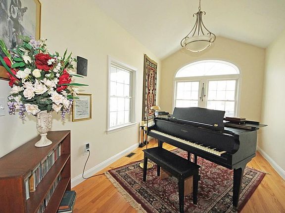 4th image of 877 Auburnville Way APT H4