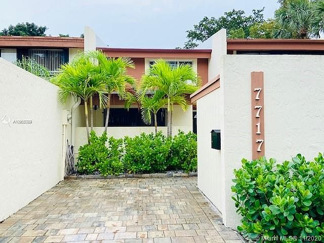 Front drive way and entrance