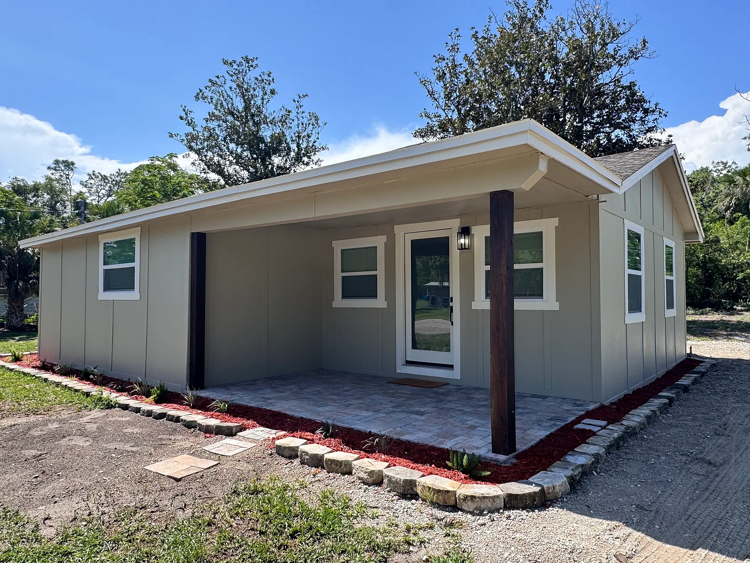 3 bed, 1060 sqft, $1,850 — Photo 2