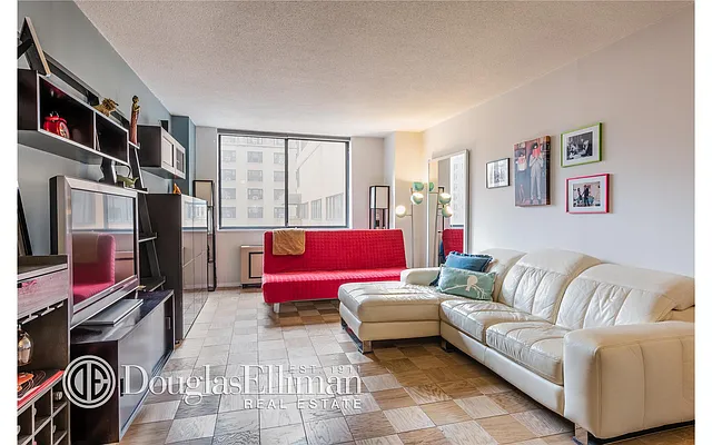 Rented by Douglas Elliman | media 4