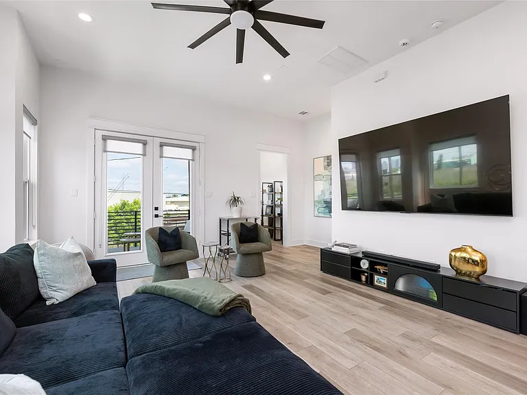 1602 Mary St — Photo 11