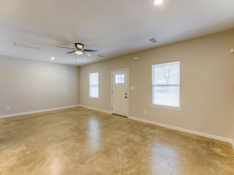 650-652 Ayers St — Photo 13