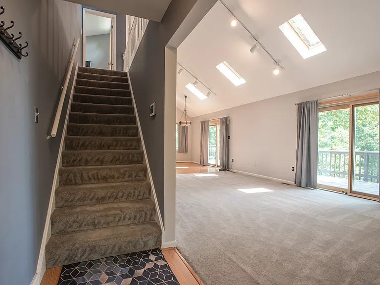 1619 Summit Dr — Photo 16