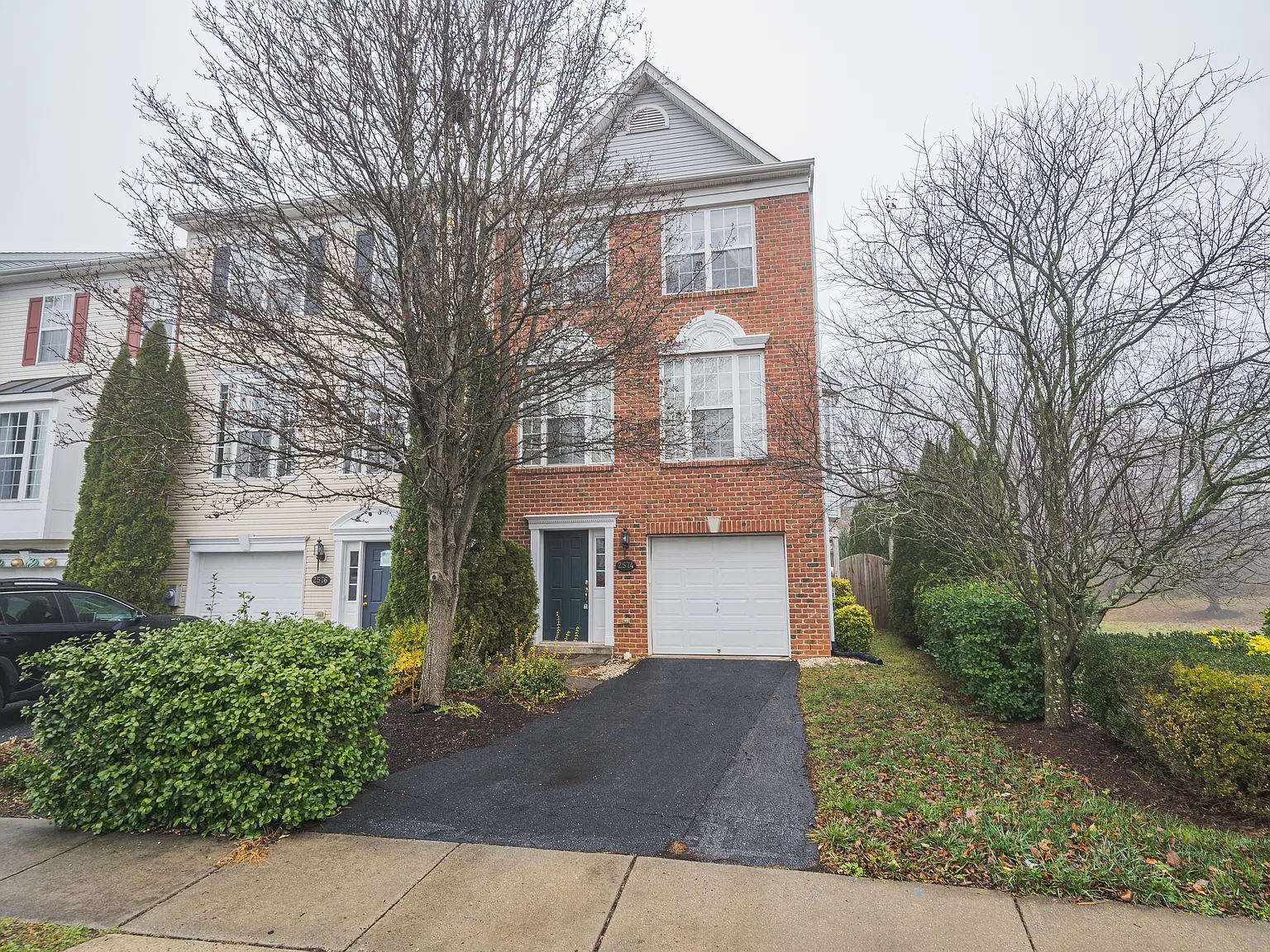 4 bed, 3.5 bath, 2412 sqft, $2,795 — Photo 2