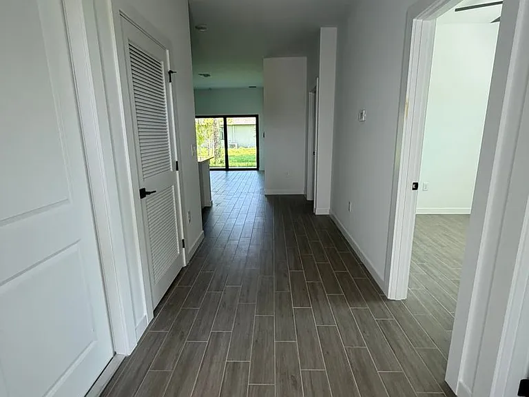1504 Gary Ln — Photo 2