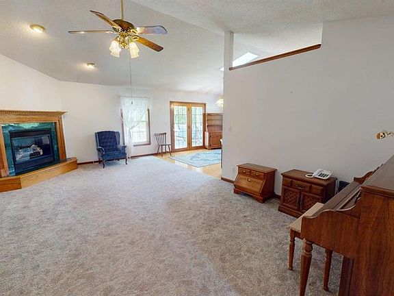 2nd image of 1302 W Cloverfield
