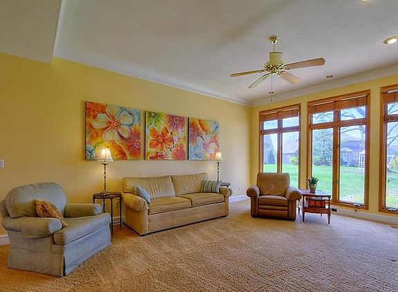 5th image of 1004 NW Silverthorn Dr