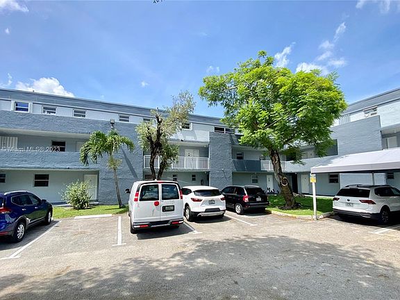 2nd image of 9371 Fontainebleau Blvd APT I210
