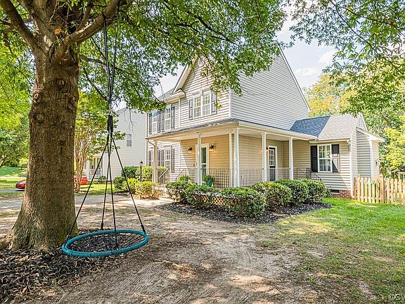 3rd image of 6912 Staunton Ave