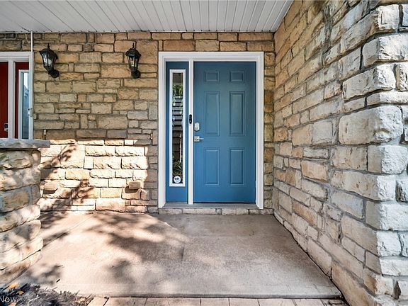 5th image of 2233 City View Dr