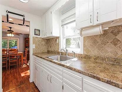 3rd image of 25 Hillcrest Trl