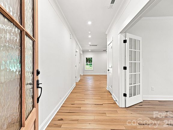 5th image of 103 W 17th St
