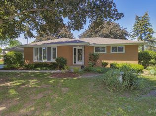 21710 W Shorewood Rd, Grayslake, IL 60030
