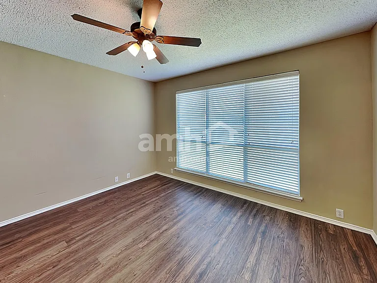 304 Double Oak Ln — Photo 10