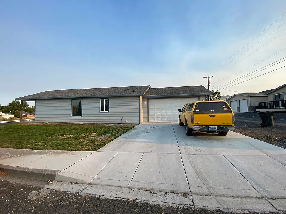 53 Ginkgo St N