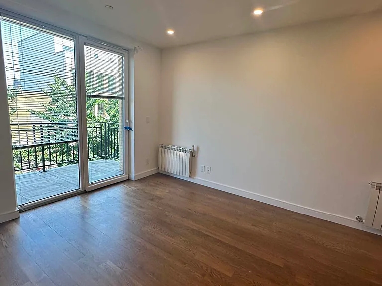 689 Leonard St #4 — Photo 3