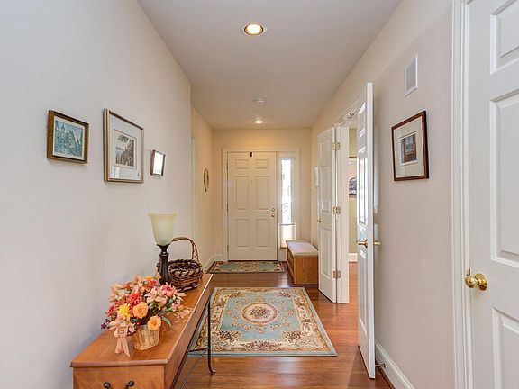 2nd image of 594 Woodbury #A