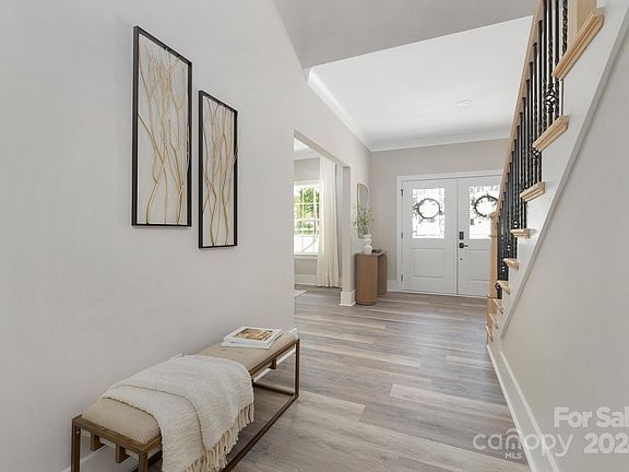 3rd image of 1932 Grace Ln