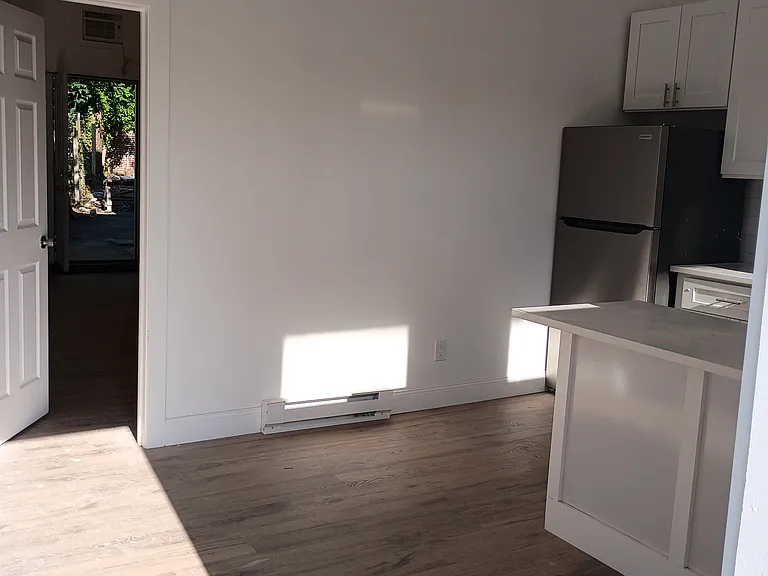 216 S 13th Ave — Photo 3