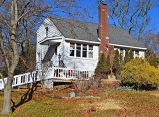 20 Lawrence Dr, Sound Beach, NY 11789