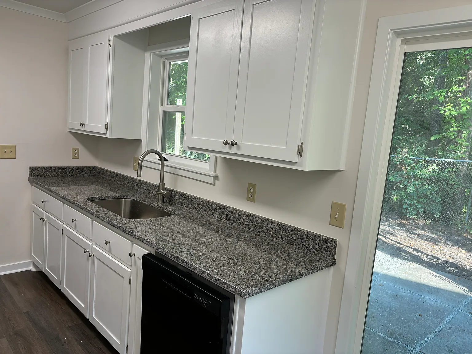 112 Hedge Way — Photo 3