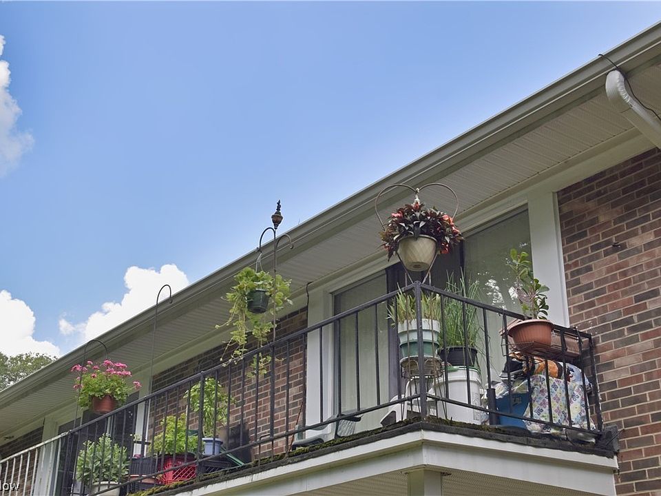 6960 Carriage Hill Dr APT 202, Brecksville, OH 44141 MLS 4473148