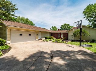 469 Cranston Dr, Berea, OH 44017