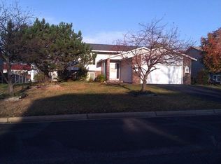 2520 Crestmount Ln, Burnsville, MN 55306