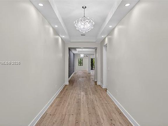 5th image of 622 Malaga Ave #Townhouse 622