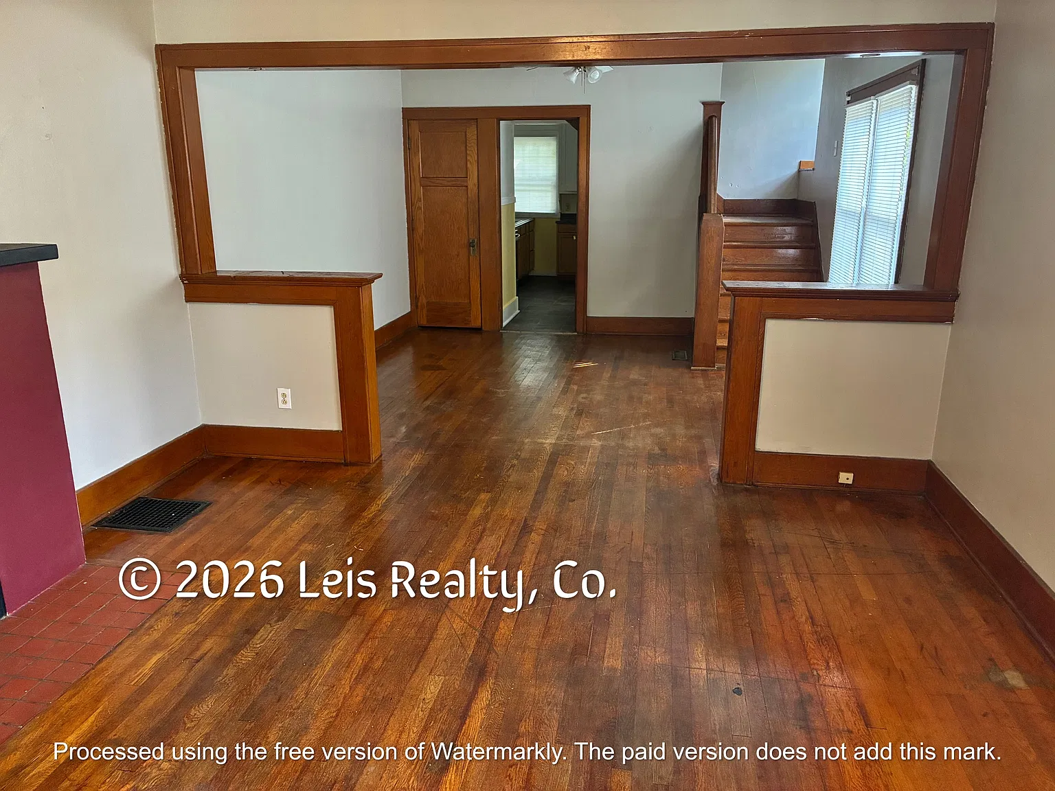 1934 Catalpa Dr — Photo 2