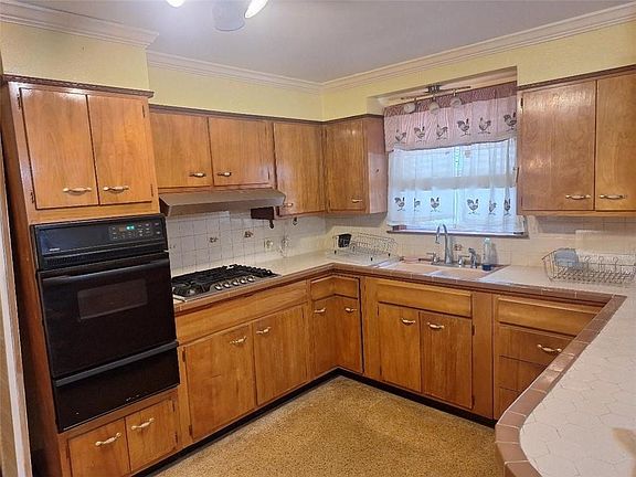 5th image of 3021 Serantine St