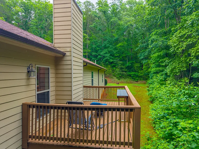 215 Oakridge Dr — Photo 8